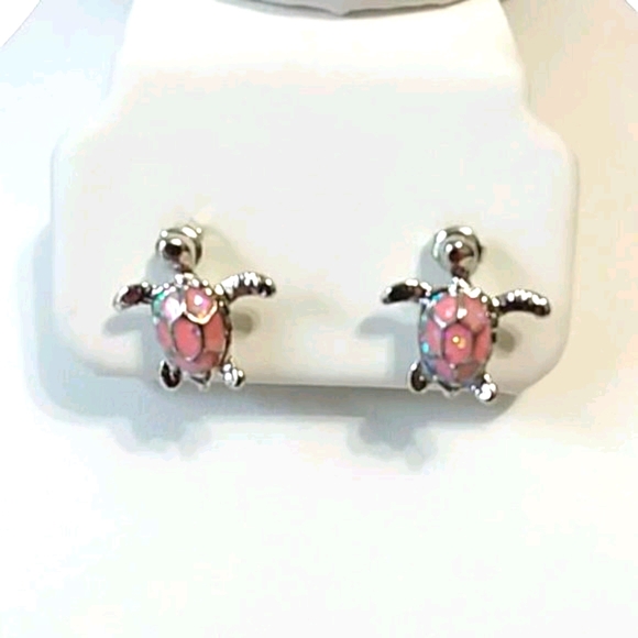 Cute Turtle Earrings - Picture 2 of 4